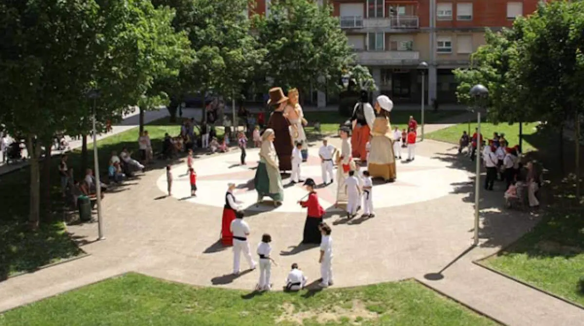 Los característicos gigantes de las fiestas de Usansolo