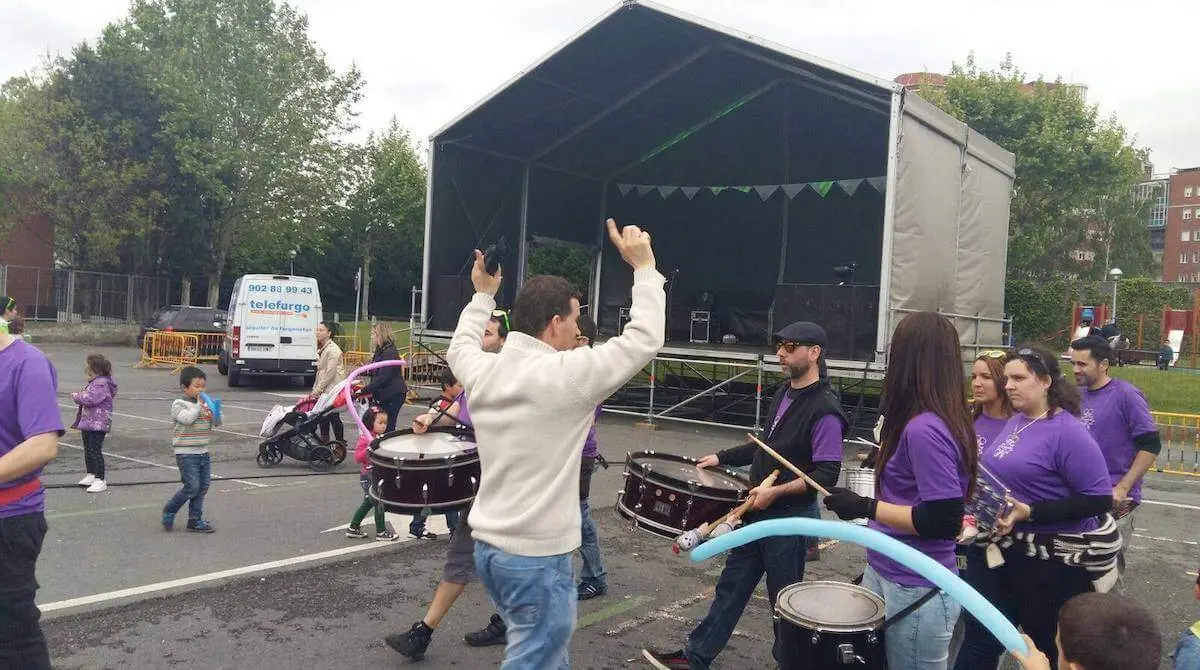 Ambiente festivo en fiestas de Cruces