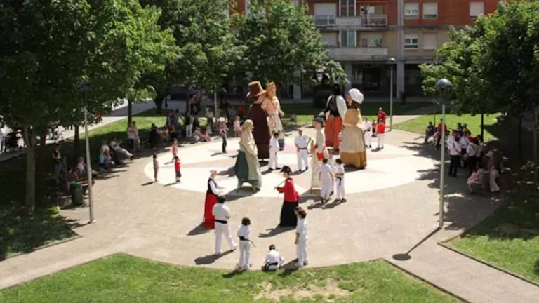 Los característicos gigantes de las fiestas de Usansolo