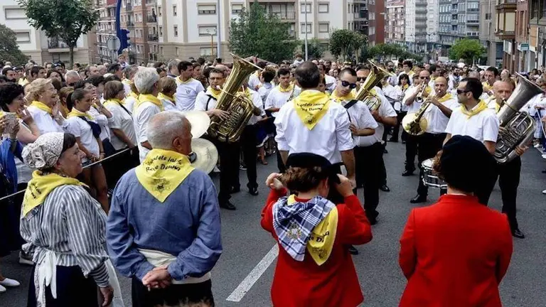 Ambiente festivo en prefiestas de Portugalete