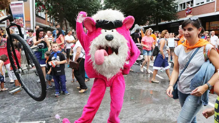 Ambiente festivo en fiestas de Areeta