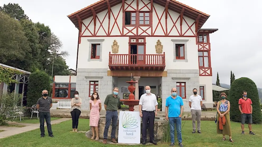 22-07-2021 El viceconsejero de Agricultura, Pesca y Pol√≠tica Alimentaria, Bittor Oroz, la directora de Desarrollo Rural, Litoral, y Pol√≠ticas Europeas, Jone Fern√°ndez,  representantes de la Asociaci√≥n de Desarrollo Rural y alcaldes de los ayuntamientos de la comarca
POLITICA ESPA√ëA EUROPA PA√çS VASCO
IREKIA
